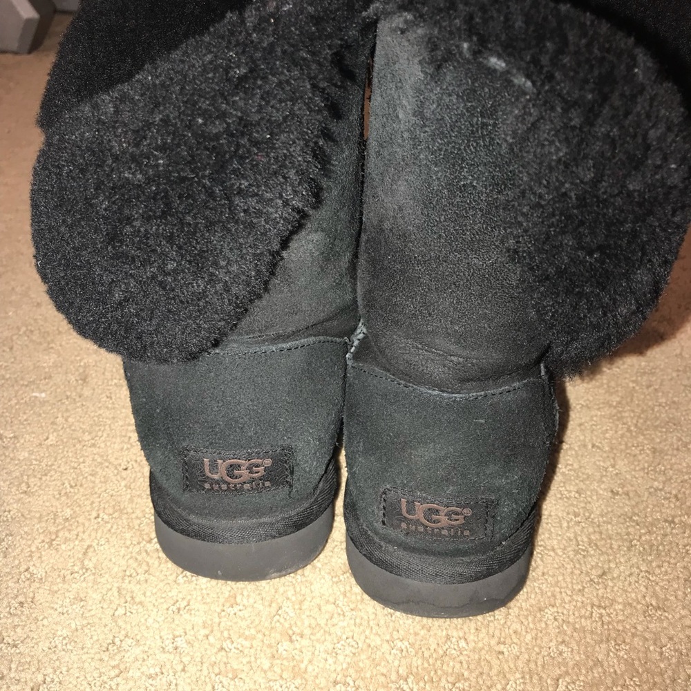 Super cute bailey button uggs!